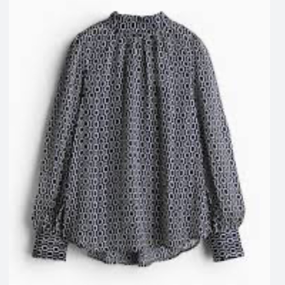 H&M Black and cream chain link blouse. Never worn.